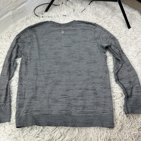 Lululemon Swiftly Tech Tee Relaxed Fit Hyper Stripe White Black - Picture 4 of 4